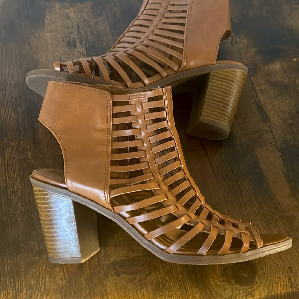 Mossimo Sandals 8 1/2